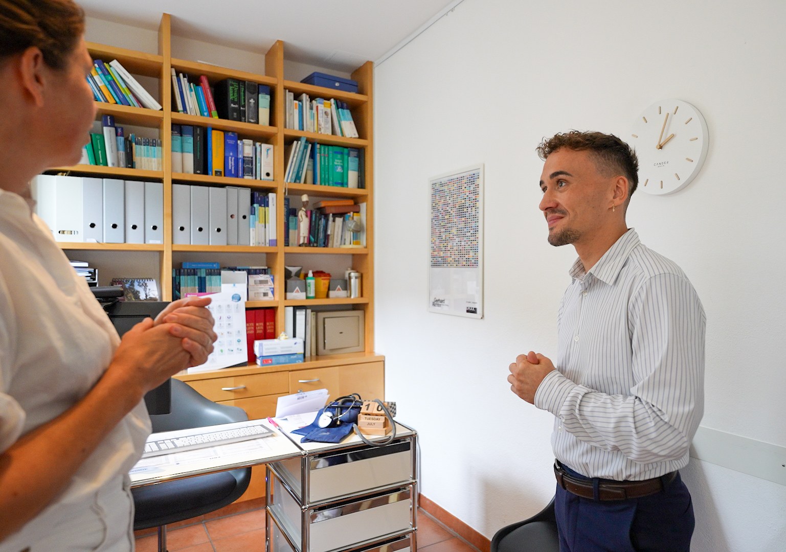Persönliches Gespräch in einem Behandlungszimmer